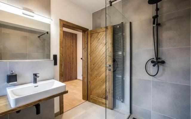 Mountain Chalet Lbh027