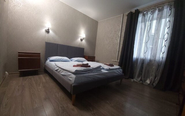 Prostornaya Kvartira V Tsentre Flat