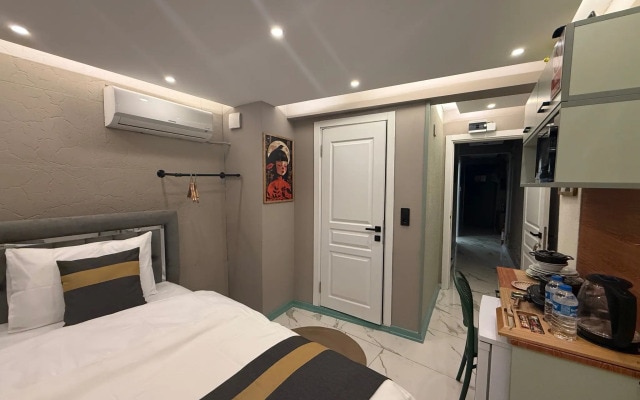 Апартаменты Compact and clean studio near Taksim metro station