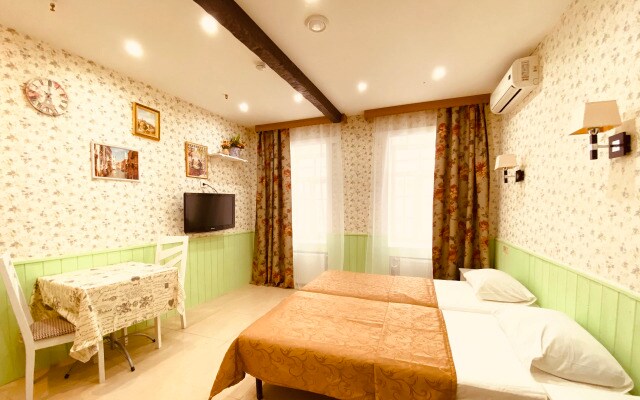 Yanina Apartments