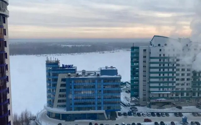 Квартира с видом на реку и высокими потолками