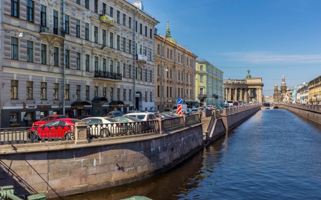 Апартаменты Life Inn near Kazan Cathedral