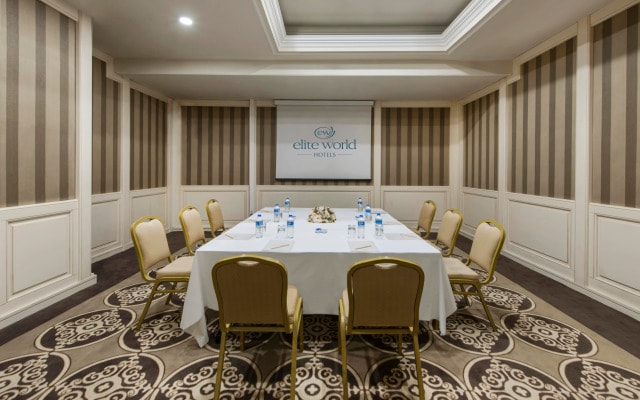 Отель Elite World Comfy Taksim