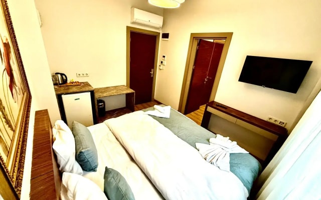 Отель Beyoğlu Suites