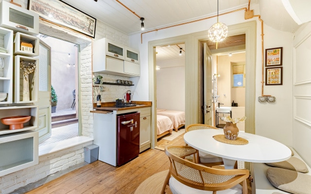 Квартира Two-Bedroom in Historic Mansion Old Town
