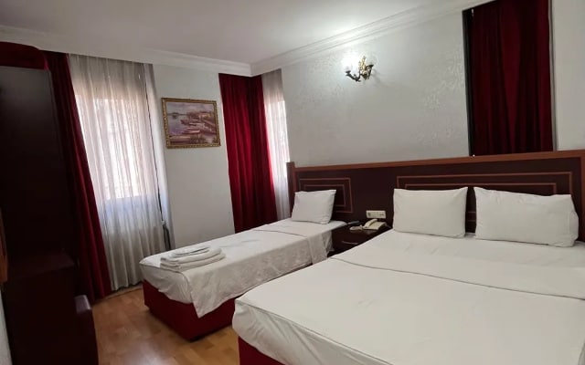 Отель Red White