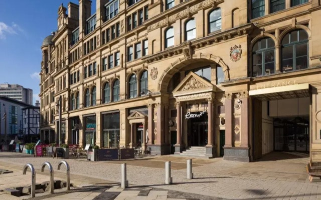 Апарт-отель Roomzzz Manchester Victoria
