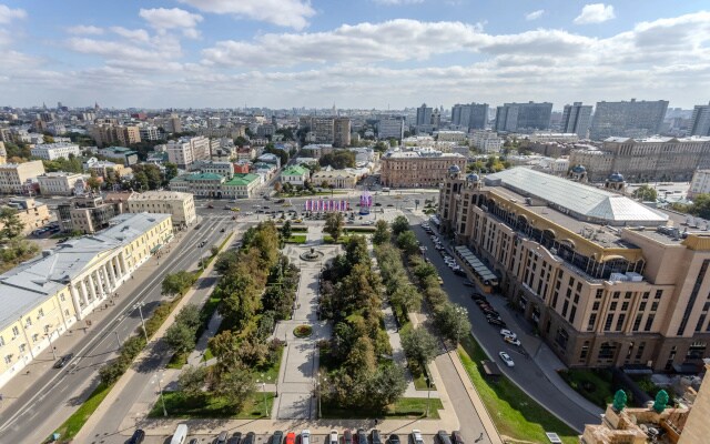 Апартаменты Люкс с Балконом и Видом на Садовое Кольцо: Изба/Кудринская Высотка