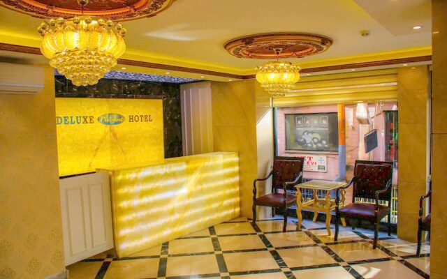 Deluxe Newport Hotel