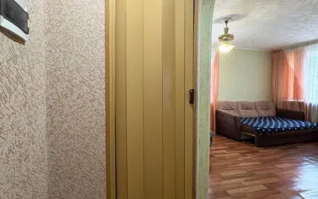 Квартира для командировочных рядом с заводами Лукойл, Каустик;