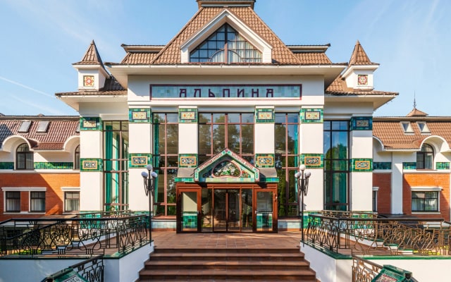 Отель Альпина Вилла