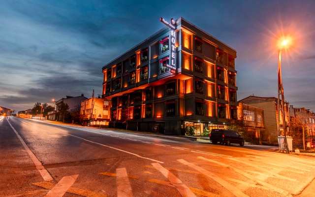Hotel Elysian Airport