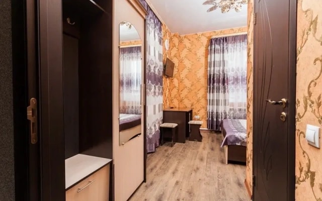 Отель Корона