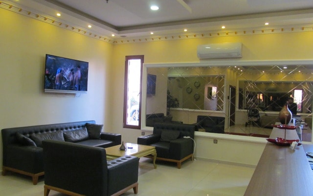 Myy Suites Apart-Hotel