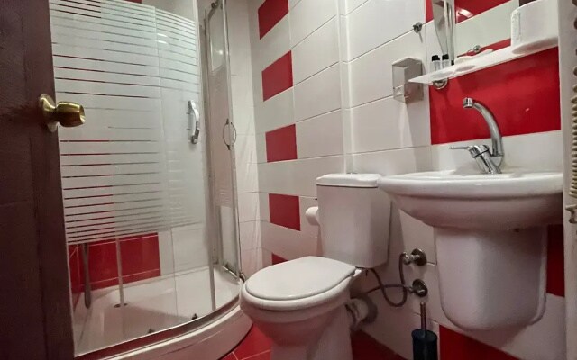 Отель Red White
