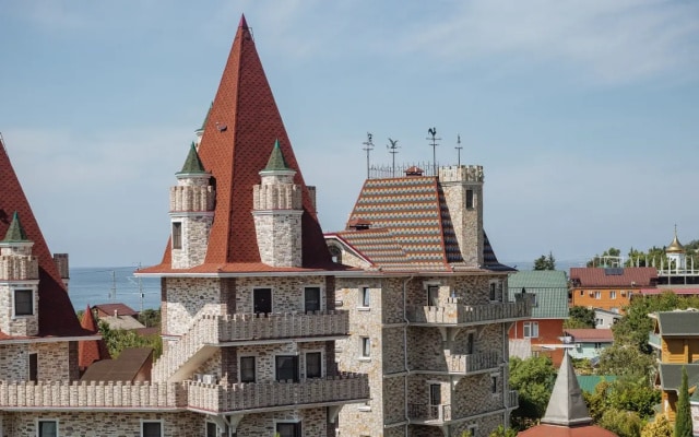 Курортный отель Замок у моря
