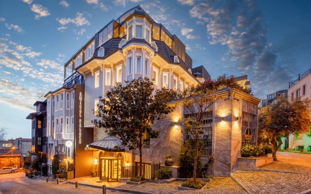 Amiral Palace Hotel
