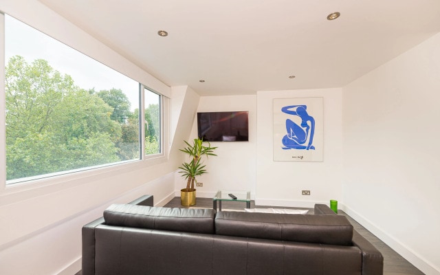 Апартаменты Bright Aircon Apartment Earls Court