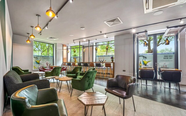 Апарт-отель Roomzzz London Stratford