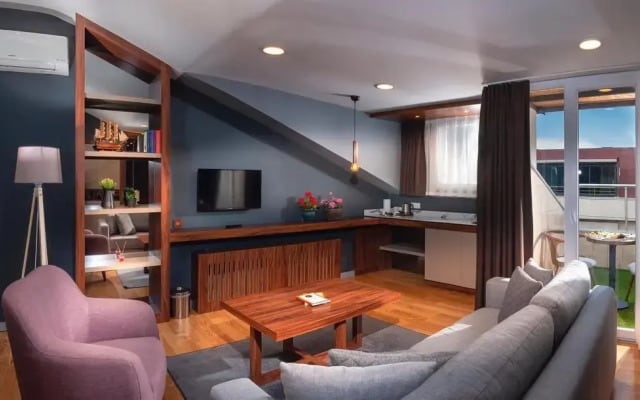 Отель Vitabella Suites
