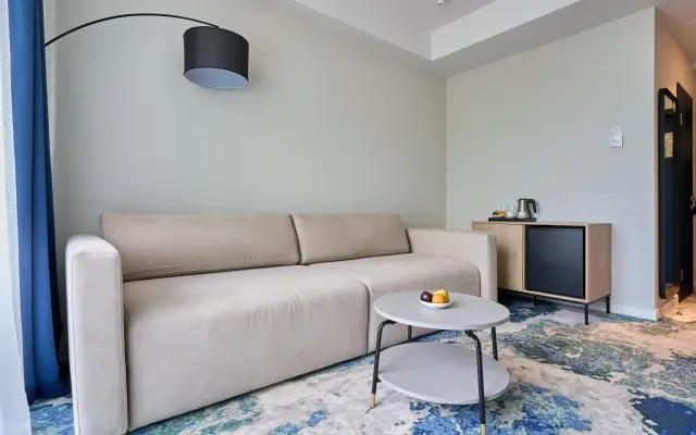 Апартаменты в Космос Адлер у ЖД (УК V-hotels)