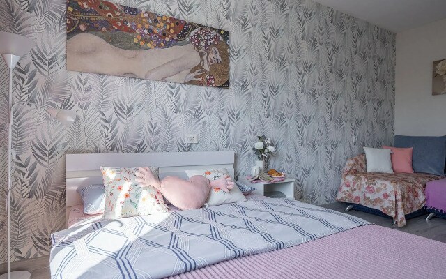 Квартира Народная 30А "ЦВЕТЫ"
