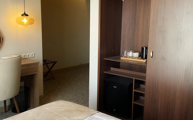 Отель Adenium Hotel