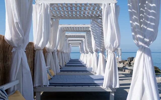 Отель HIDENS APART HOTEL