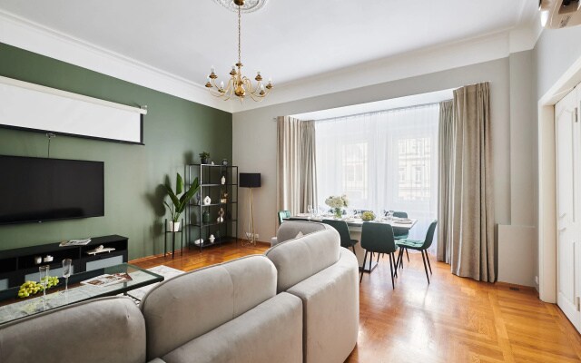 Квартира GM Apartments Шикарная Пятёрка с домашним кинотеатром