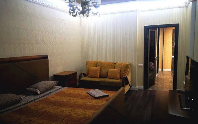 S Prostornoy Lodzhiey I Vidom Na Gorod Apartments