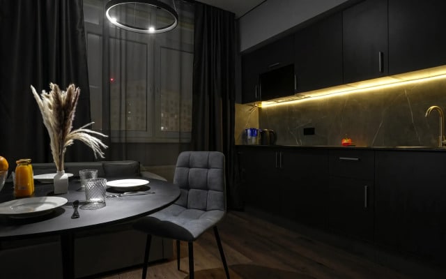 Квартира Luna Moscow — дизайнерская квартира с зеркальной мозаикой возле кровати
