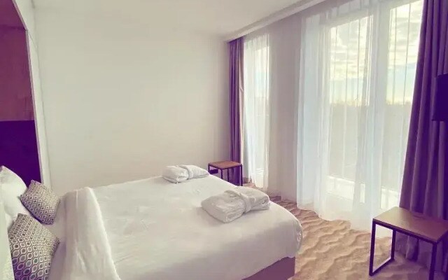 Апартаменты Улучшенные с Панорамным Окном Park House