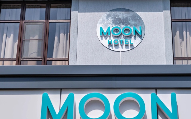 Отель Moon Hotel