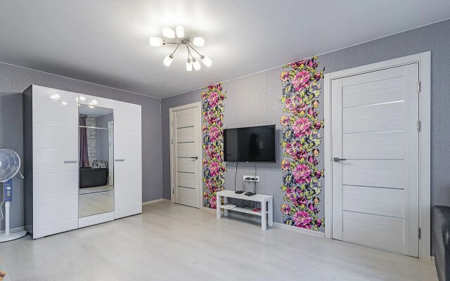 3kh Komnatnaya Naprotiv Akvaparka Flat