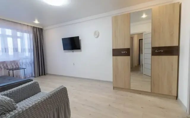 Квартира двухкомнатная на Генерала Петрова 12