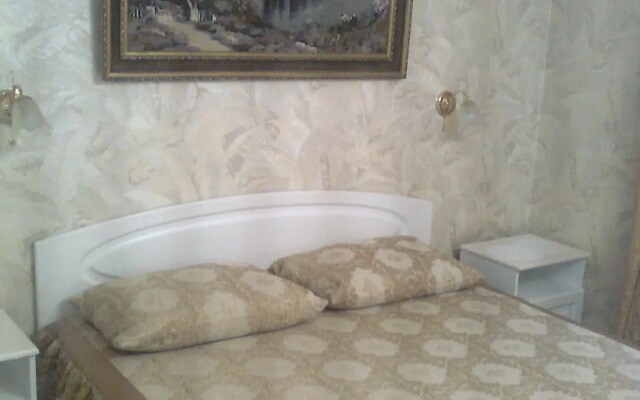 Tryohkomnatnyij Nomer V Chastnom Dome Guest House