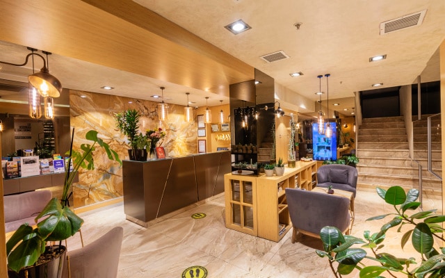 Ayramin Deluxe Hotel