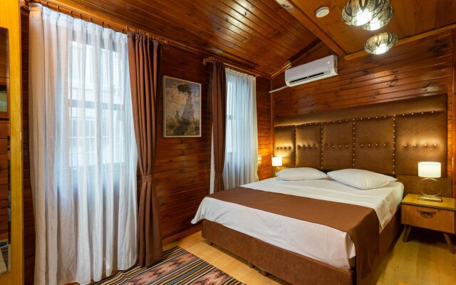 Wonder Wood Hotel