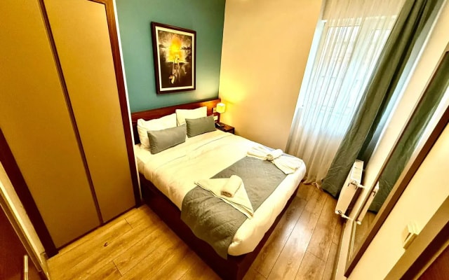 Отель Beyoğlu Suites
