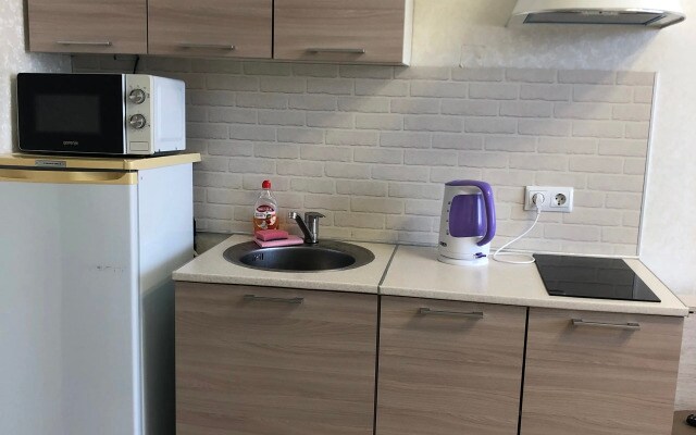 Квартира c бaлконoм в цeнтpе Aдлерa в ЖК Близнецы