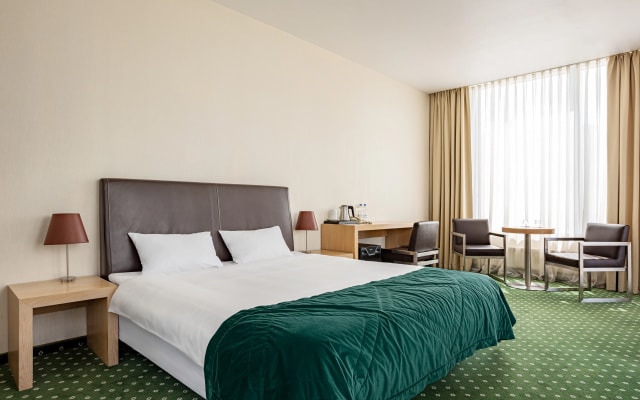 Green City Hotel
