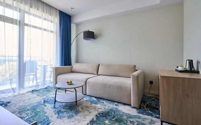 Апартаменты в Космос Адлер у ЖД (УК V-hotels)