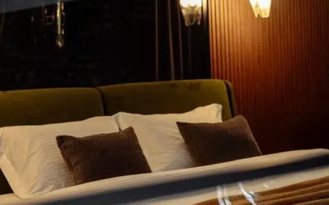 Апартаменты Four Rooms Нуар 320