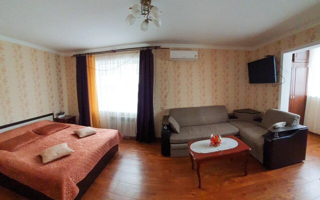 Na Pervomayskoy Apartments