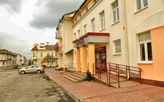 Отель Славия
