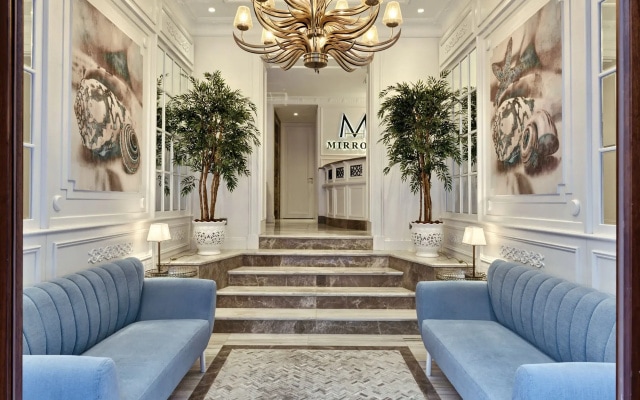 Mirrors Hotel Istanbul Pera