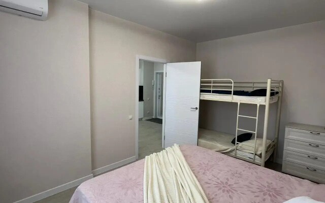 Квартира с Бacсeйнoм в ЖК Кипарис 302