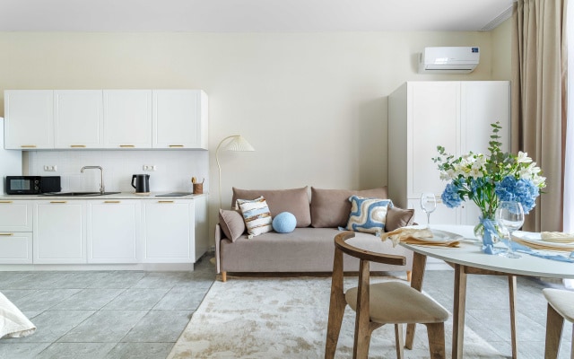 Апартаменты с Отдельным Входом и Террасой Вид на море Home Group