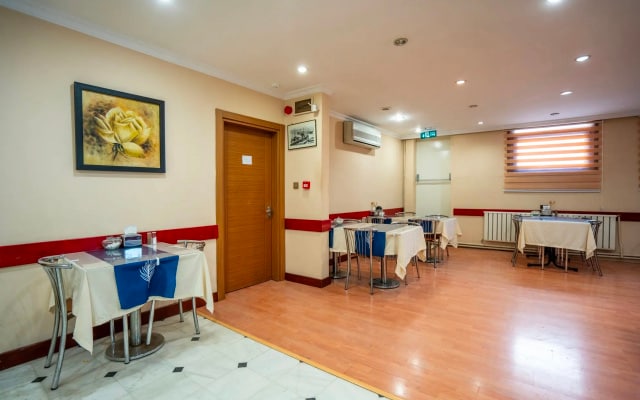 Grand Reis Hotel