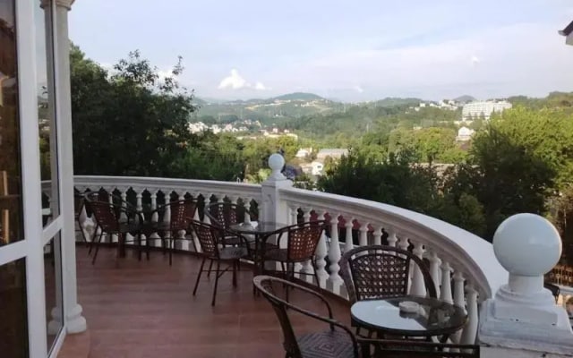 Отель Велес